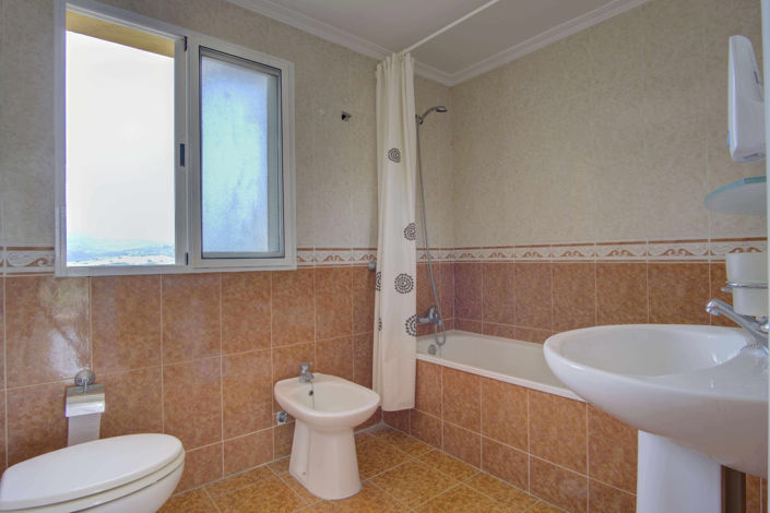 Image No.19-4 Bed House for sale