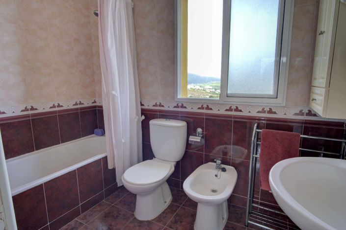 Image No.21-4 Bed House for sale