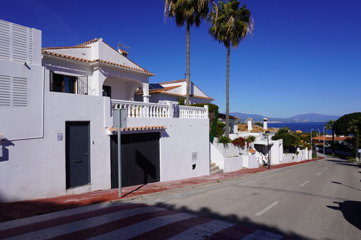Image No.1-2 Bed House for sale