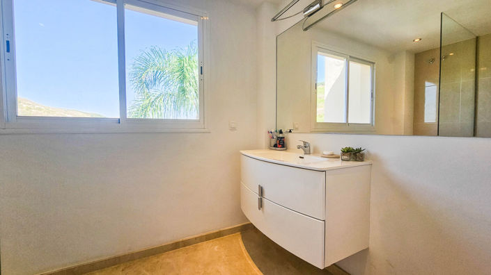 Image No.26-4 Bed House for sale