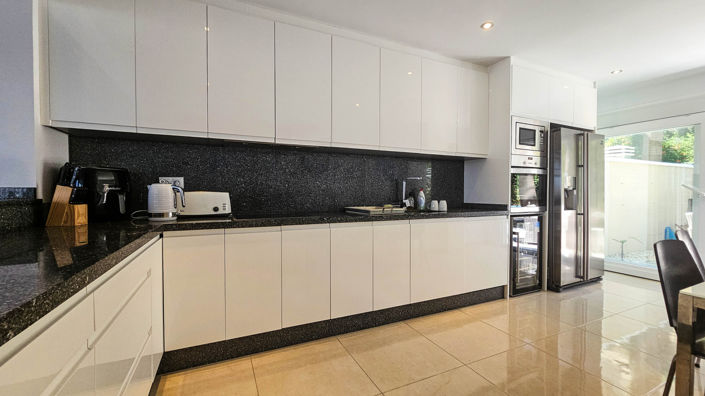 Image No.45-4 Bed House for sale