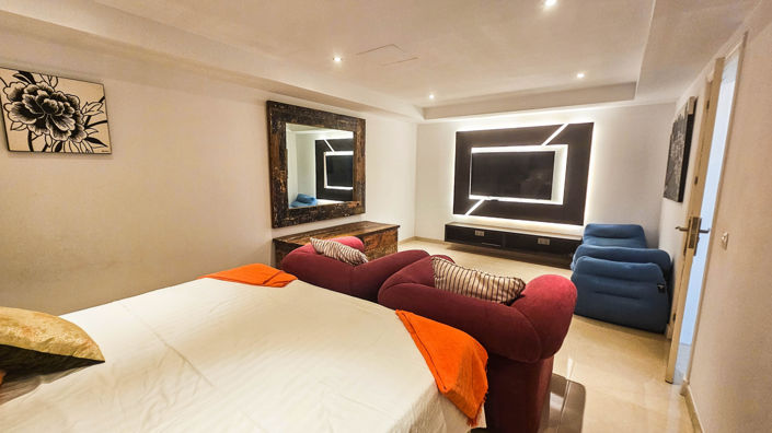 Image No.7-4 Bed House for sale