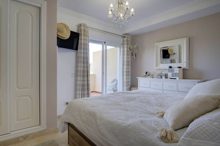 Image No.17-4 Bed Townhouse for sale