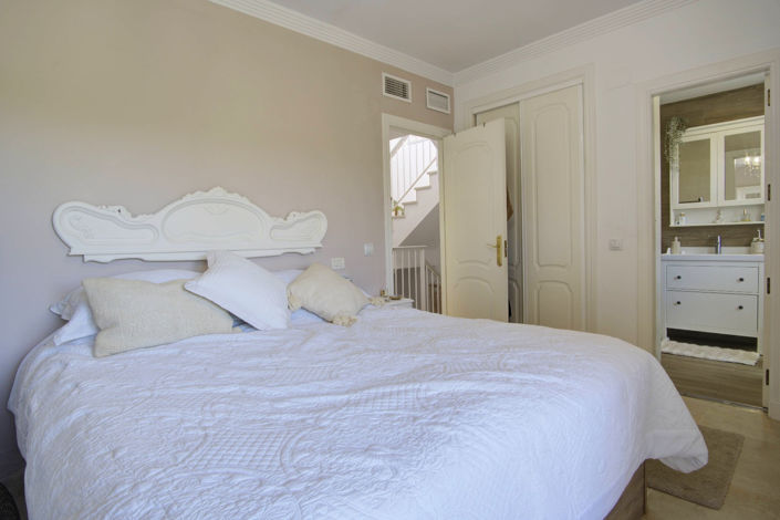 Image No.20-4 Bed Townhouse for sale