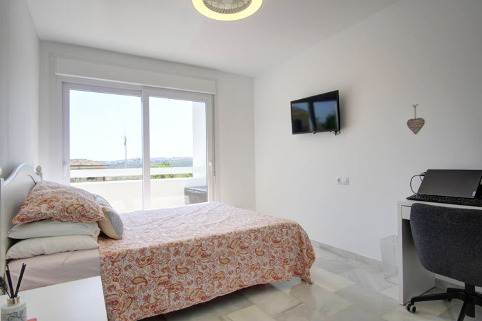 Image No.14-3 Bed Townhouse for sale