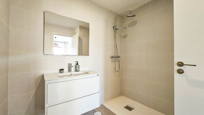 Image No.10-3 Bed Property for sale