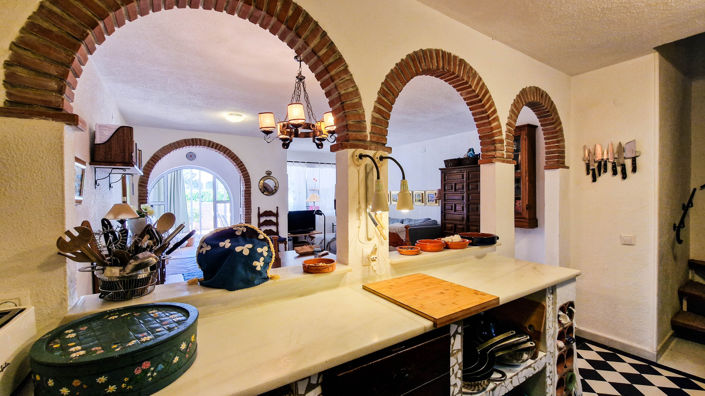 Image No.16-4 Bed Townhouse for sale