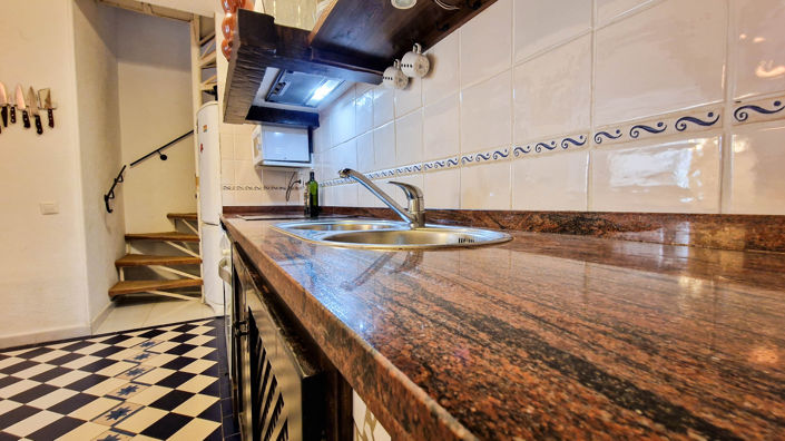 Image No.17-4 Bed Townhouse for sale