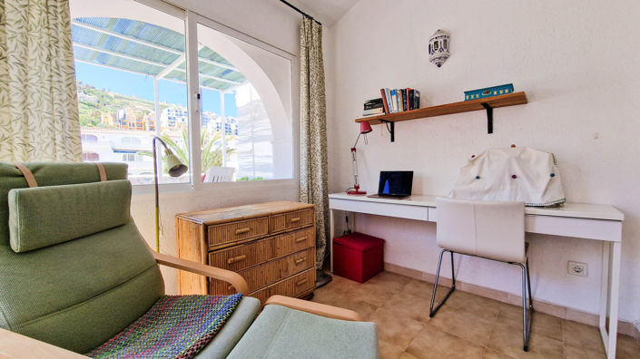 Image No.25-4 Bed Townhouse for sale