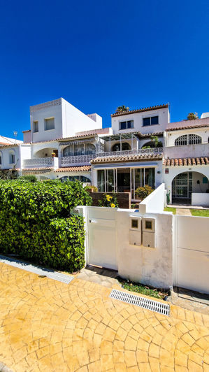 Image No.28-4 Bed Townhouse for sale