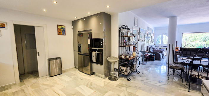 Image No.5-5 Bed Villa for sale