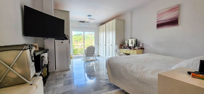 Image No.10-5 Bed Villa for sale