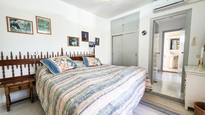 Image No.20-2 Bed Townhouse for sale