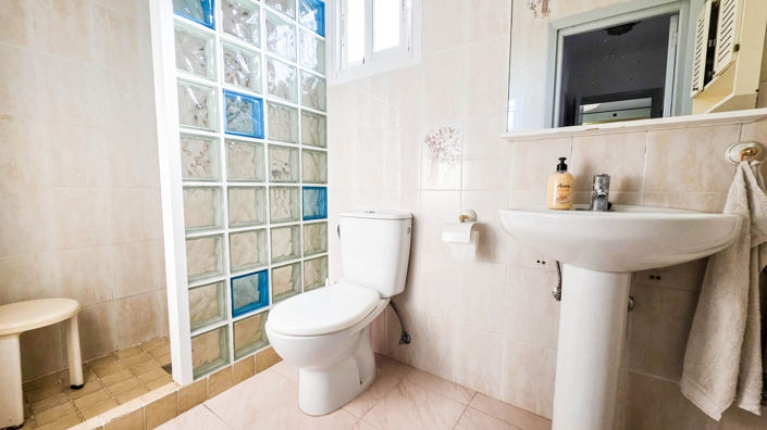 Image No.6-2 Bed Townhouse for sale