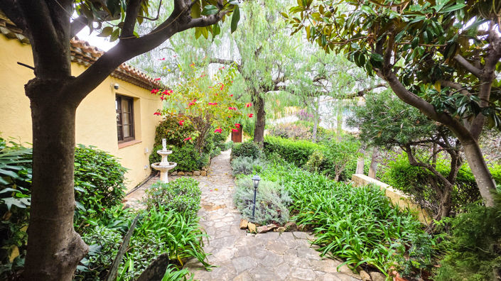 Image No.9-5 Bed Villa for sale