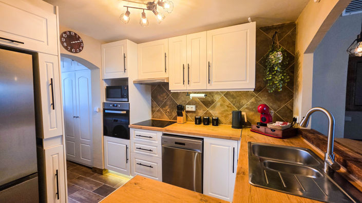 Image No.17-2 Bed Property for sale