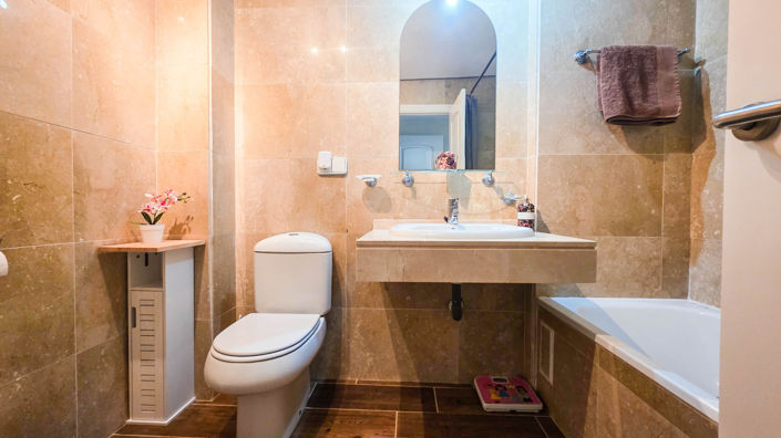 Image No.20-2 Bed Property for sale