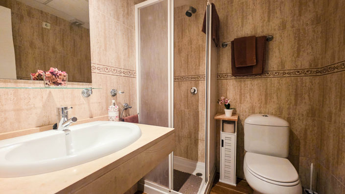 Image No.22-2 Bed Property for sale