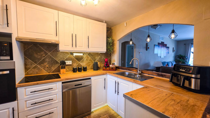 Image No.4-2 Bed Property for sale