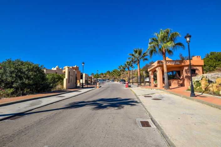 Image No.18-2 Bed Property for sale