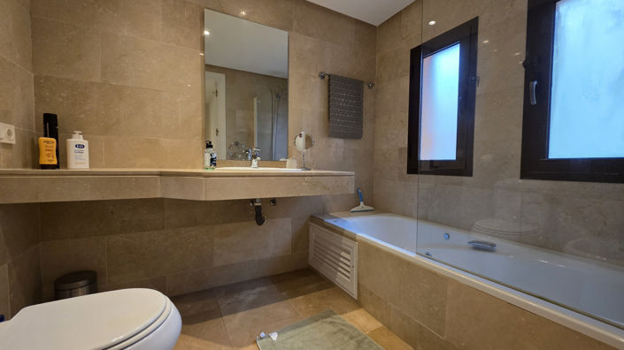 Image No.10-3 Bed Property for sale