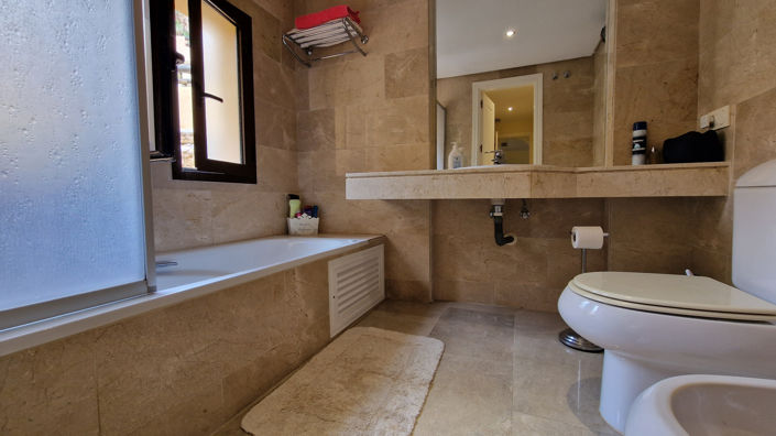 Image No.19-3 Bed Property for sale