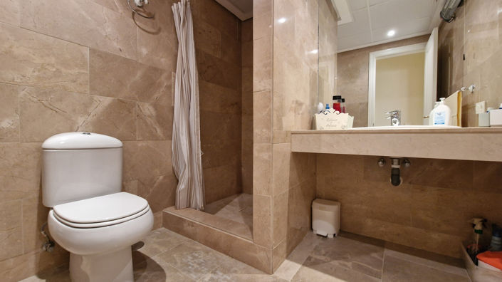 Image No.6-3 Bed Property for sale