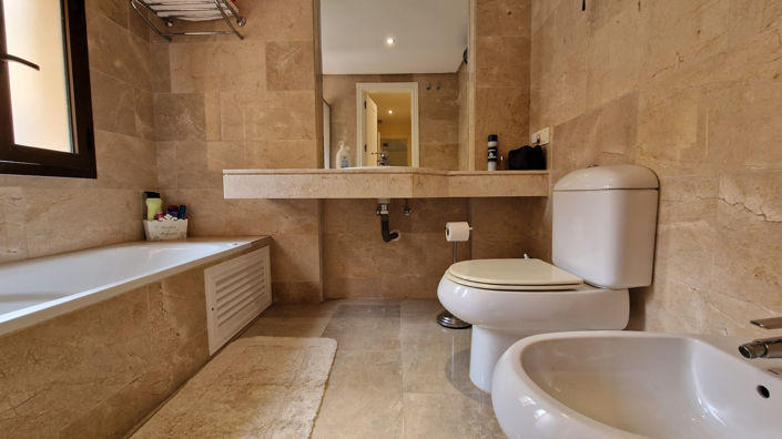 Image No.9-3 Bed Property for sale