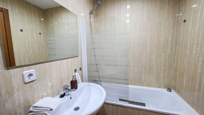 Image No.15-2 Bed Property for sale