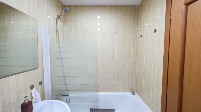 Image No.17-2 Bed Property for sale