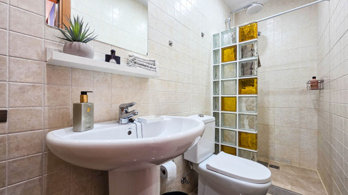 Image No.27-2 Bed Property for sale