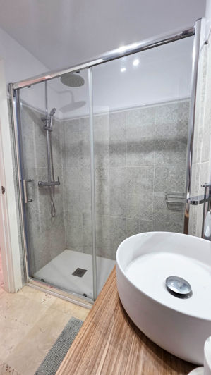 Image No.15-2 Bed Property for sale