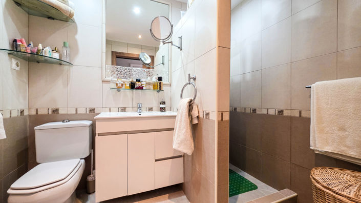 Image No.12-3 Bed Property for sale