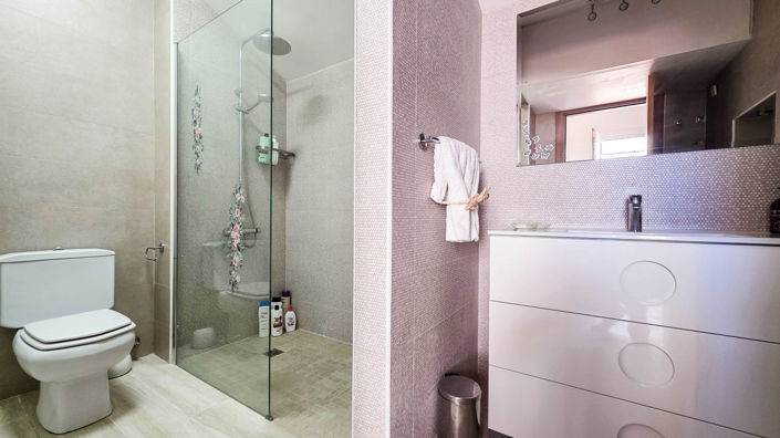 Image No.15-3 Bed Property for sale