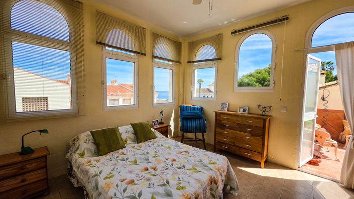 Image No.16-3 Bed Property for sale