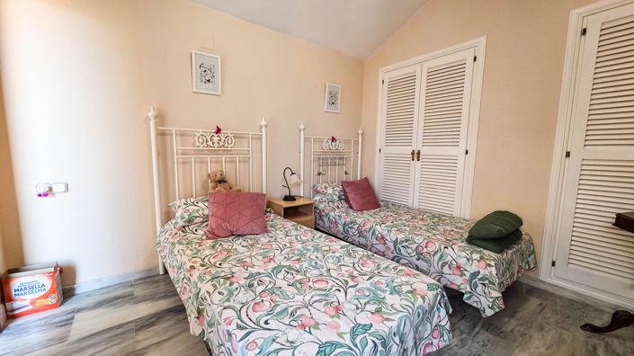 Image No.17-3 Bed Property for sale