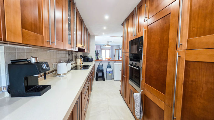 Image No.10-3 Bed Property for sale