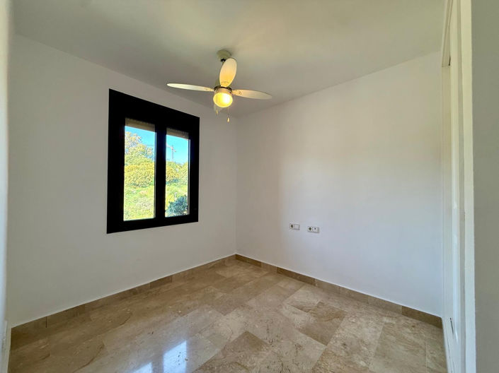 Image No.26-3 Bed Property for sale