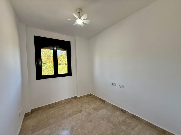 Image No.28-3 Bed Property for sale