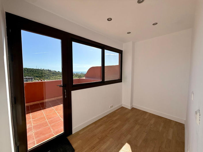 Image No.30-3 Bed Property for sale