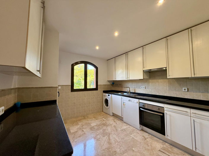 Image No.36-3 Bed Property for sale