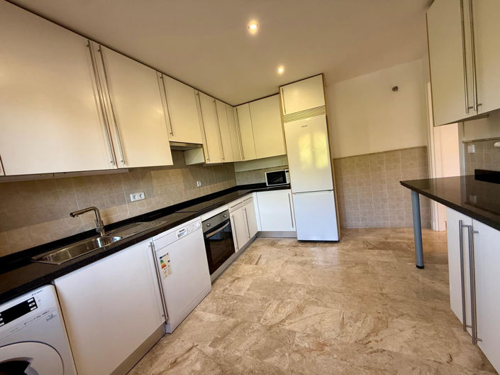 Image No.6-3 Bed Property for sale