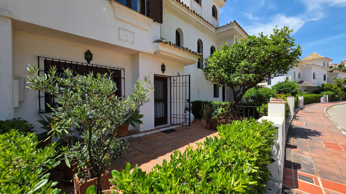 Image No.17-3 Bed Townhouse for sale