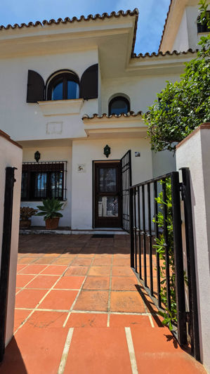 Image No.19-3 Bed Townhouse for sale