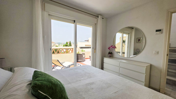 Image No.23-3 Bed Property for sale