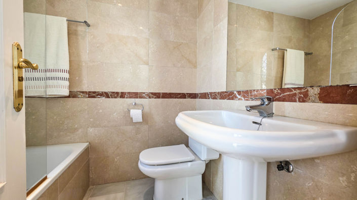 Image No.31-3 Bed Property for sale