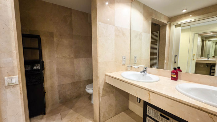 Image No.17-3 Bed Property for sale