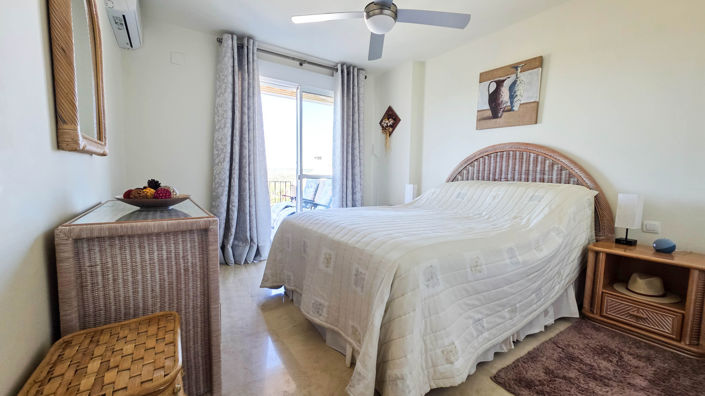 Image No.19-3 Bed Property for sale