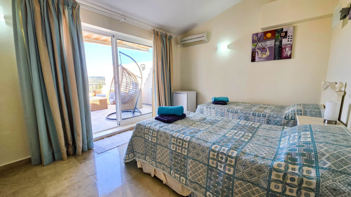 Image No.21-3 Bed Property for sale