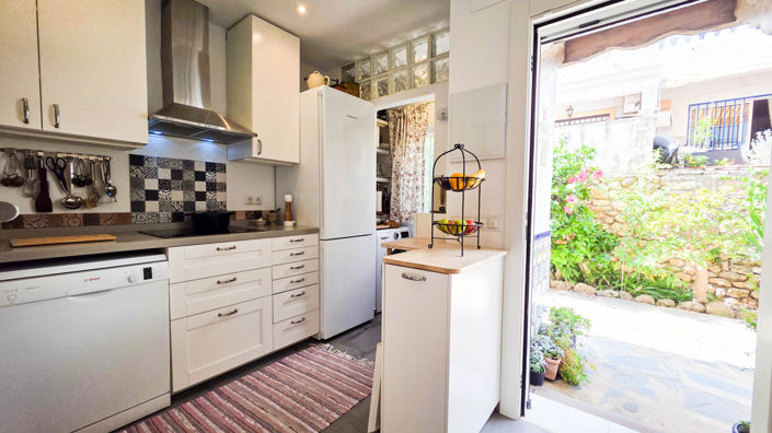Image No.8-2 Bed Townhouse for sale